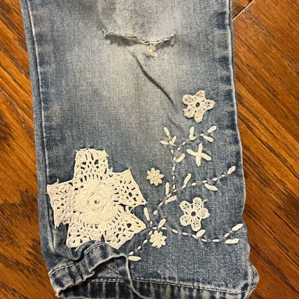 Old Navy girls embroidered jeans size 3T